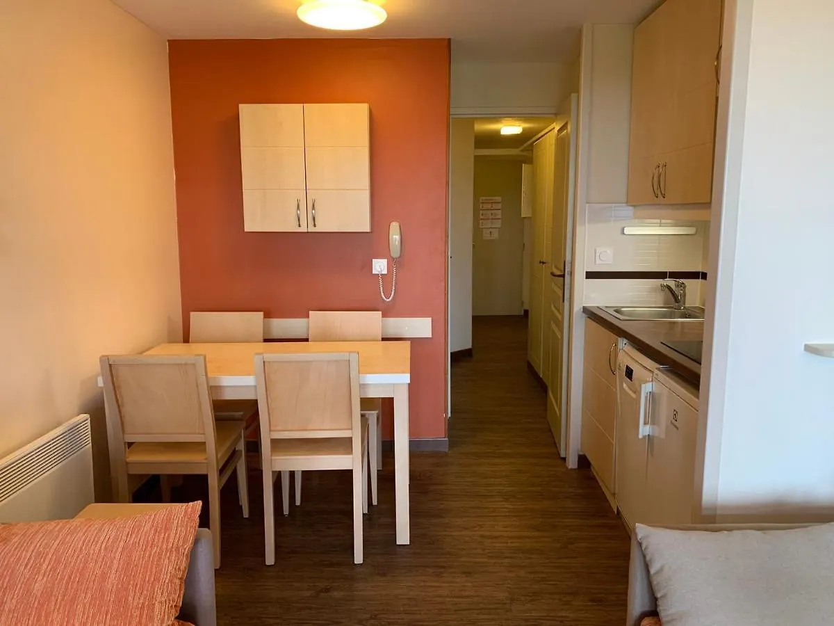 2 Pieces Avec Terrasse Et Piscine A Saint-Raphael - Fr-1-504-612 Daire